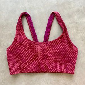 EUC GapFit Textured Jacquard Sports Bra in Magenta Size Small